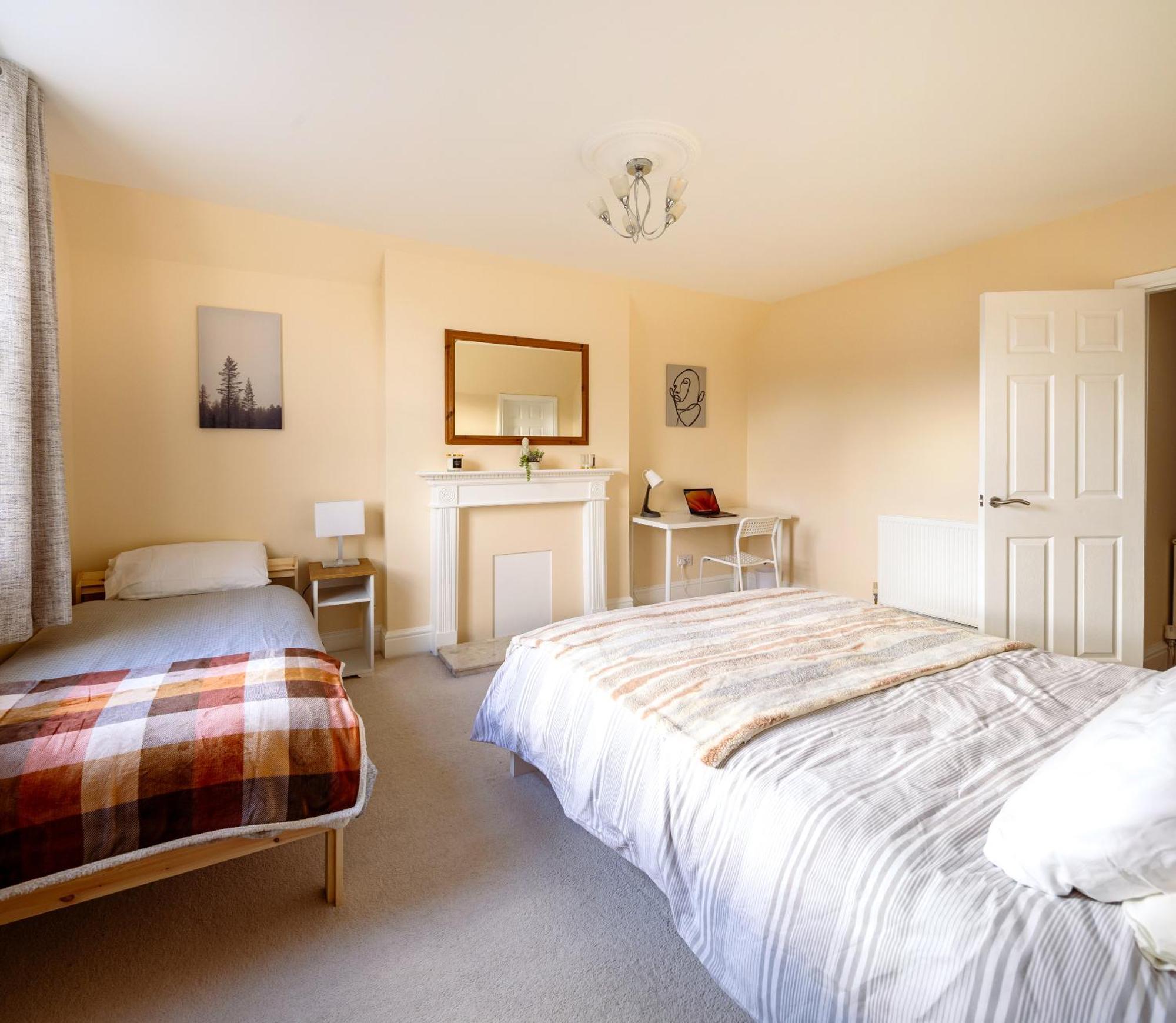 Guildford Station With Parking Appartement Buitenkant foto